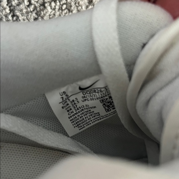 Nike Air Force 1 White and Light Pink Shoes - Picture 6 of 6